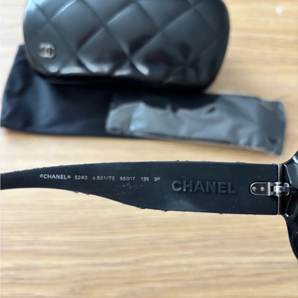 CHANEL Black Oversized Sunglasses with Tweed Temples - Picture 6 of 9
